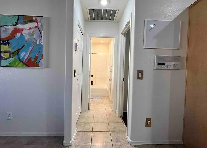 Cozy 3 Bedrooms Town In With Community Pool *
