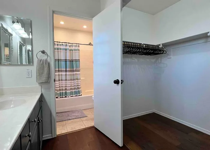 Cozy 3 Bedrooms Town In With Community Pool Chandler