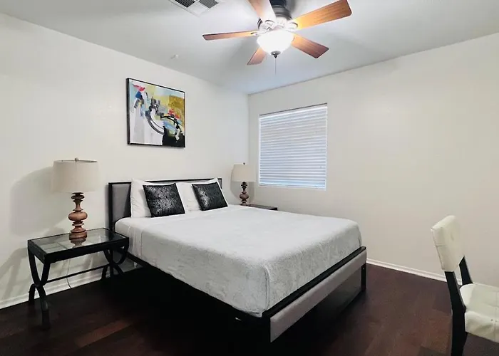 Cozy 3 Bedrooms Town In With Community Pool Chandler