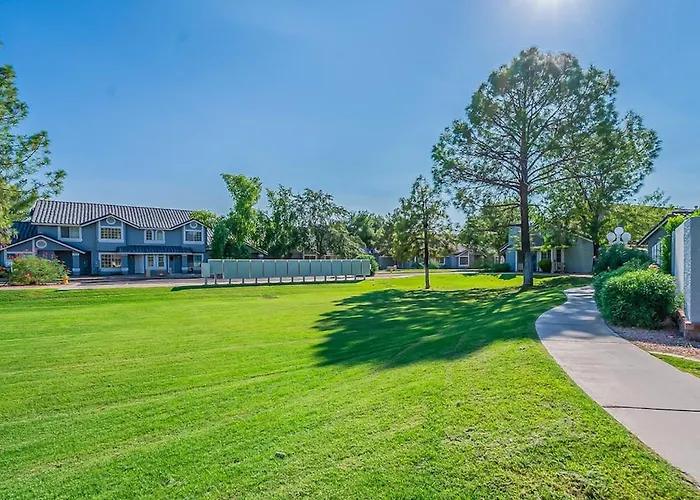 Cozy 3 Bedrooms Town In With Community Pool Chandler