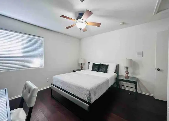 Cozy 3 Bedrooms Town In With Community Pool