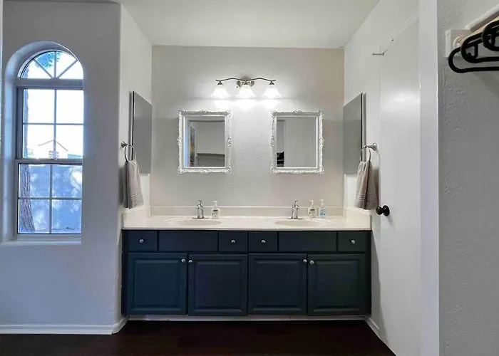 Cozy 3 Bedrooms Town In With Community Pool Chandler