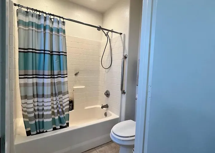 Cozy 3 Bedrooms Town In With Community Pool