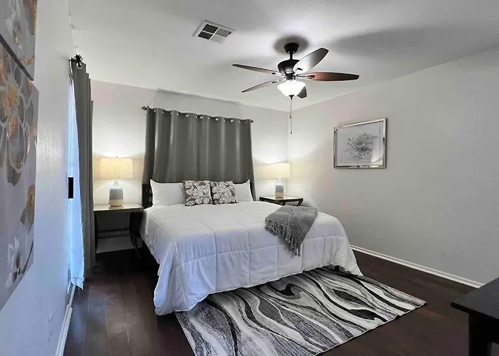 Holiday home Cozy 3 Bedrooms Town In With Community Pool *